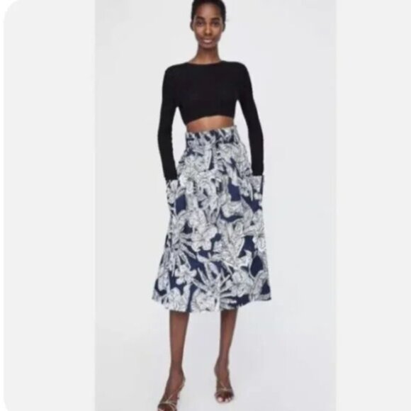 Zara Navy and White Floral Midi Skirt Pockets Cotton Size M - Picture 1 of 7